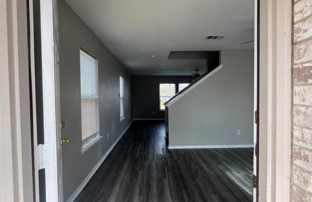 Welcome to 13120 Dearbonne Dr! Gallery 4
