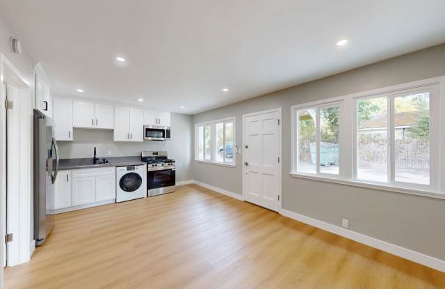 Renovated 1 bedroom 1 bath Apartment in Pasadena with in unit laundry, and reserved parking! Gallery 1