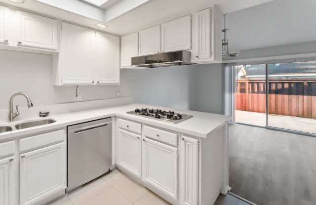 Charming 3 bedroom, 2 bathroom home in Huntington Beach photos photos