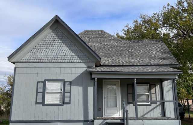 2 bed 1 bath; HIGH CEILINGS! - 917 Chestnut Street, Abilene, TX 79602