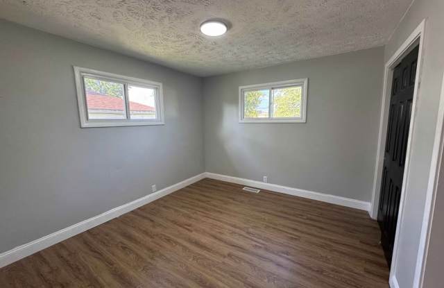 121 S Wittfield St photos photos