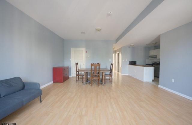 372 Bramhall Ave Gallery 2