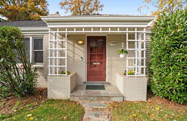 Welcome home! This lovely 3 bd/3bth corner lot house located in Arlington's Shirley Woods community is a gem! photos photos