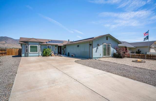 Spacious 6-Bedroom Home with Solar & RV/Boat Parking Gallery 3