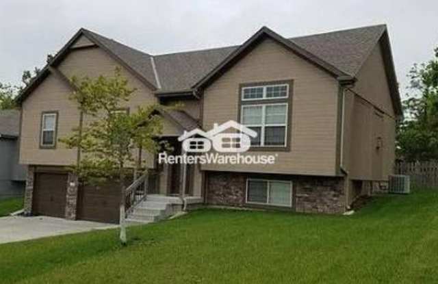 415 Wiltshire Drive - 415 Wiltshire Drive, Raymore, MO 64083