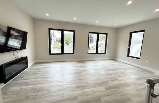 Beautiful south end 5 bed 3.5 baths..... photos photos