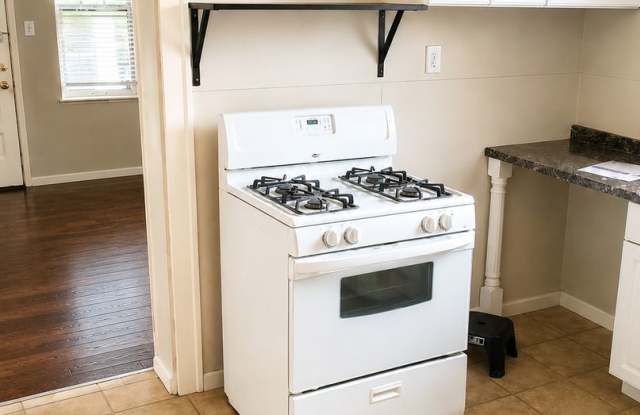 *** House for Rent * Pet Friendly * Amazing Location in Dormont * Available Now * Spacious & Renovated *** Gallery 4