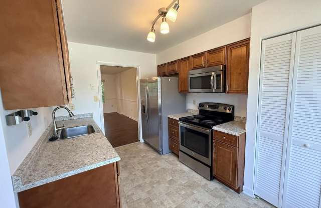 7007 CIPRIANO WOODS CT Gallery 4