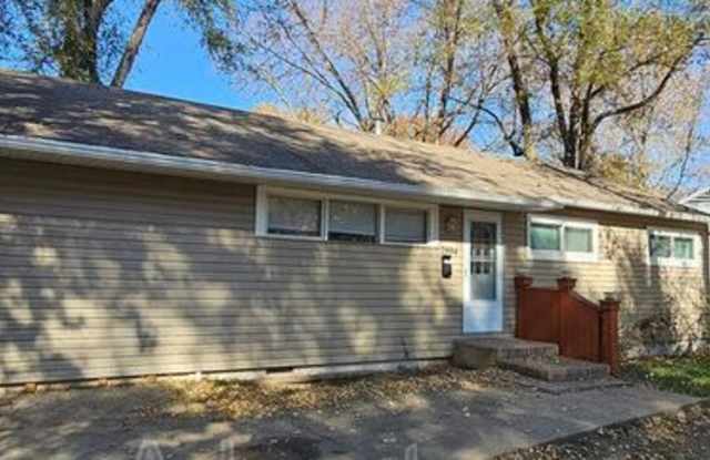 7504 E 112th St - 7504 East 112th Street, Kansas City, MO 64134