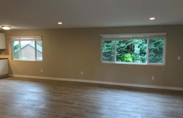 Completely Remodeled Garrison Heights Home for Lease - 8714 NE 13th St Gallery 4