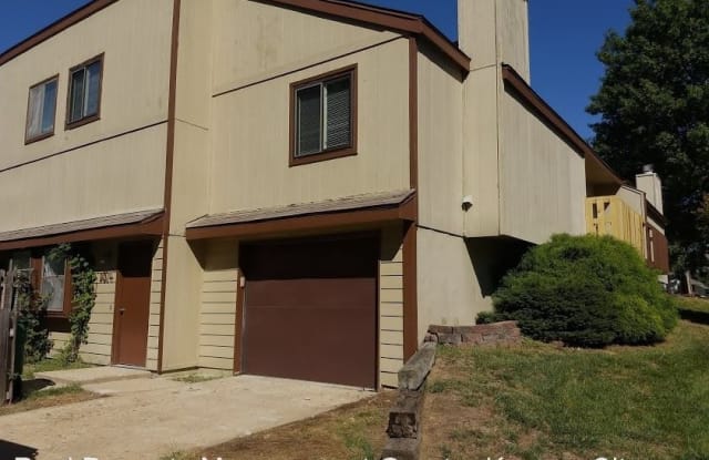 9014 E 85th Pl - 9014 85th Place, Raytown, MO 64138