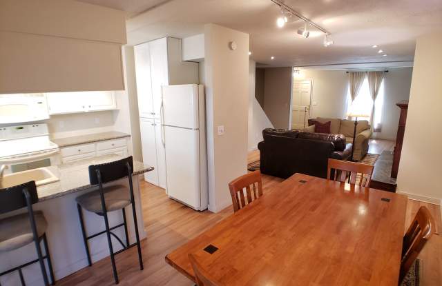 1048 Josephine St Apt B Gallery 2