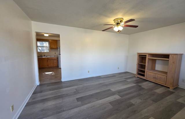 Charming 3-Bedroom Home with Spacious Backyard & Modern Amenities Gallery 3