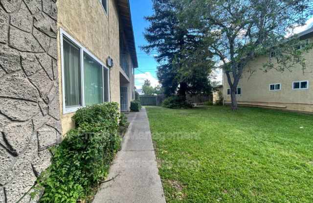 4552 Ashcroft Ave photos photos