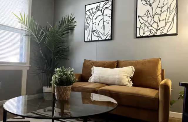 512 Sw 12 St Gallery 3