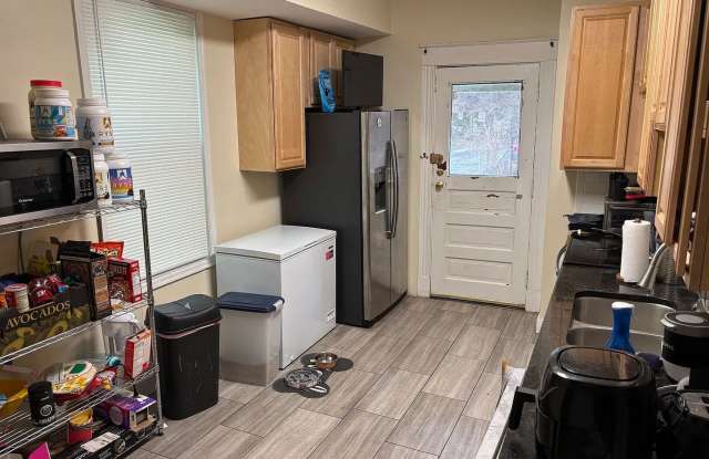 3 bed,1 bath House. Perfect for Students Gallery 3