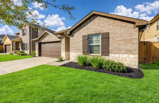 Single-Story Home with Water Views  Open Layout - 1207 Cascade Hills Drive, Brazoria County, TX 77583