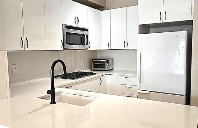 1641 INTERNATIONAL Drive unit: 418 photos photos