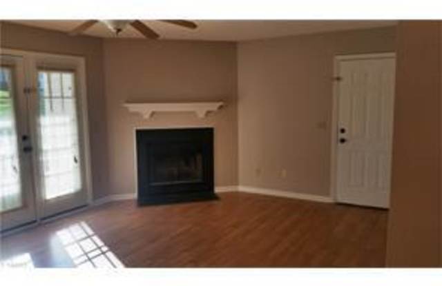 Ready to move in!! 2 BED 2 BATHS! Gallery 3
