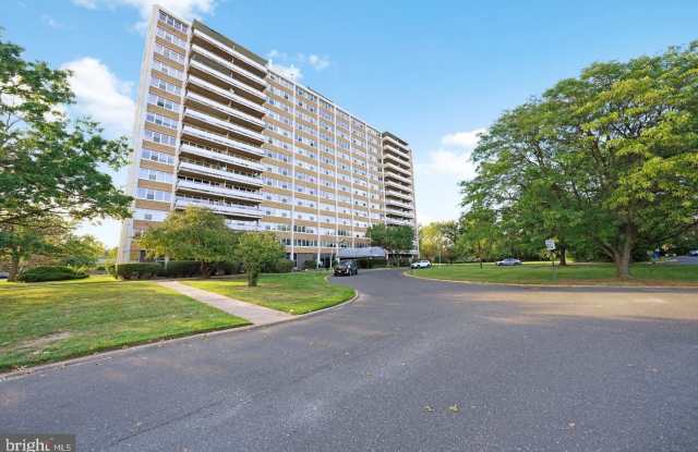 904 BARCLAY TOWERS Gallery 1