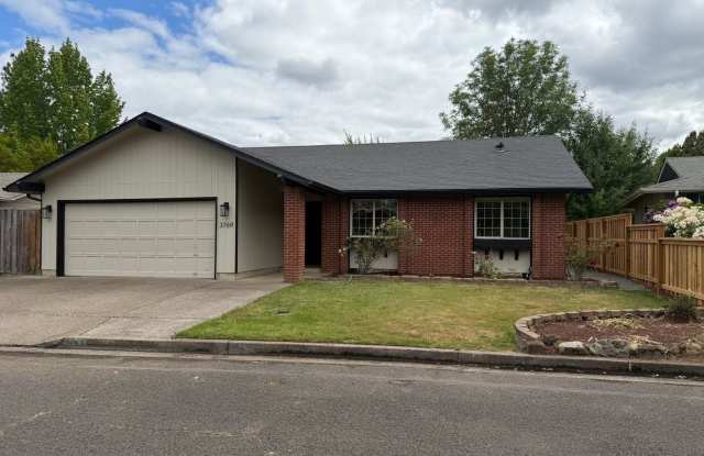 Beautifully updated 3 bedroom, 2 bath house in Eugene! photos photos