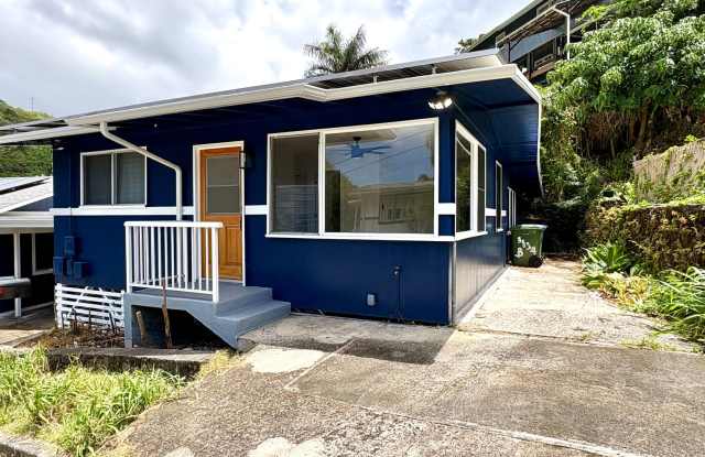 NEWLY REMODELED 3 BED/1.5 BATH HOME IN PALOLO (Available NOW!) photos photos