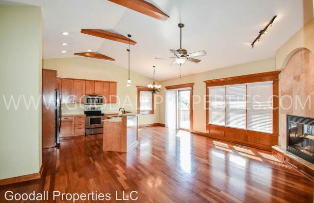 40 NE Gracewood Dr Gallery 2