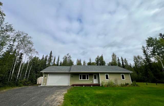 3-Bedroom Home in North Pole / 2 Car Garage / Pet Friendly photos photos