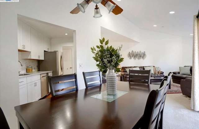 $2,990- GORGEOUS 2 BEDROOM CONDO IN CENTRAL FREMONT BLOCKS FROM BART photos photos