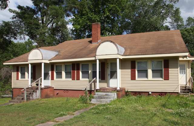 Samford Ave Available! - 215 Samford Avenue, Opelika, AL 36801 Samford Ave Available! - 215 Samford Avenue, Opelika, AL 36801