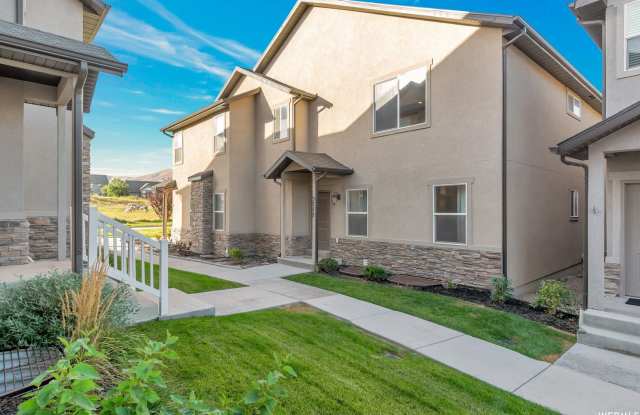 Beautiful Townhouse in Eagle Mountain - 3777 East Cunninghill Drive, Eagle Mountain, UT 84005