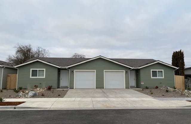 2140 Fahey Way photos photos