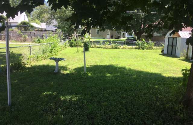 2 Bedroom, 1 Bath Single Family Home 228 Sherman Ave, Waterloo, IA 50703 I Gallery 3