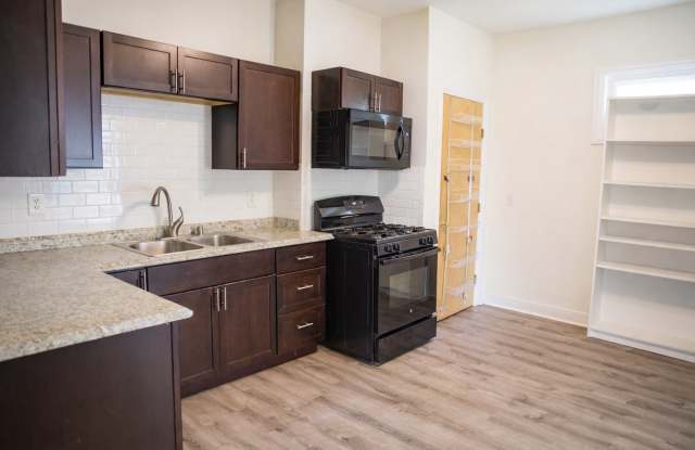 Como 7 Bed 4 Bath House ~ Spacious Open Concept Kitchen/Dining/Living Area~ Available September 2026 - Garage Parking Gallery 3