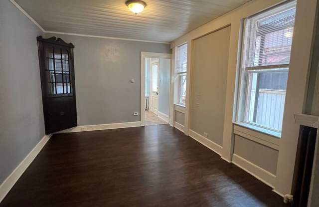 544 W Chestnut Gallery 1