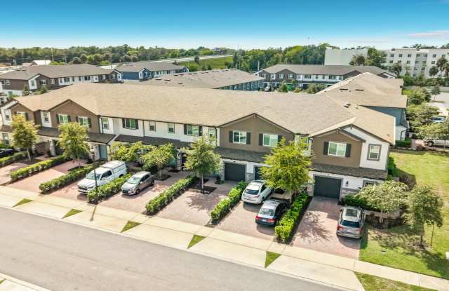 Modern 3-Bedroom Townhome with Loft, Pool & Pet-Friendly Community Gallery 3
