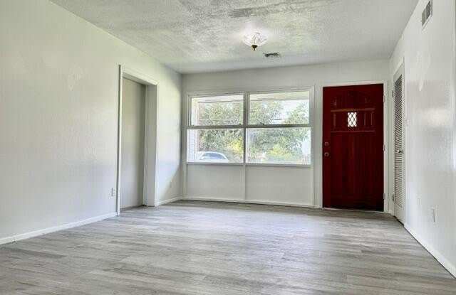 136 Grand Avenue Gallery 3