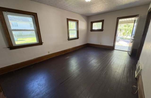Spacious 3-Bedroom / 1 Bathroom Akron Home with Garage & Basement – $1,250/Month Gallery 4