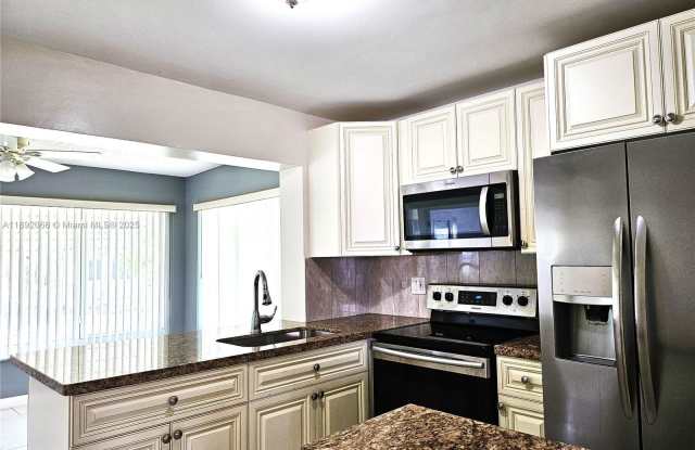 1040 NW 73rd Ter photos photos