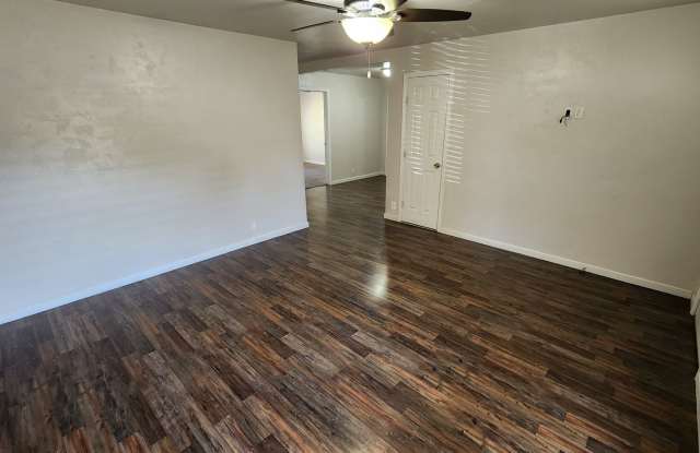 Remodeled 3 bedroom 1 bathroom house in Edmond, OK close to UCO with granite and stainless-steel appliances Gallery 4