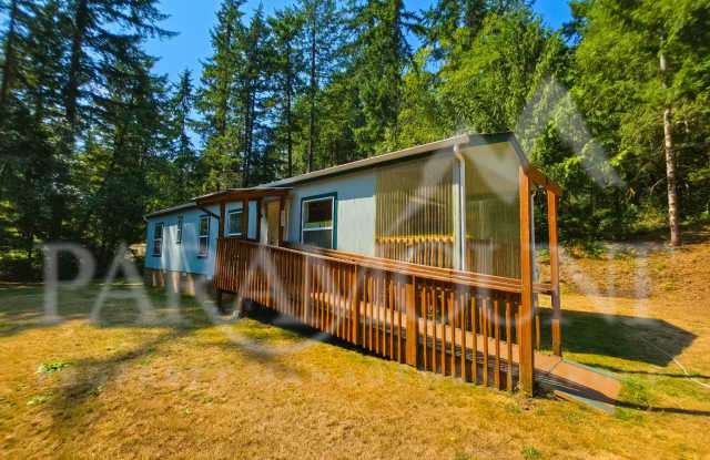 Cozy 2-Bedroom with Expansive Yard! Gallery 3