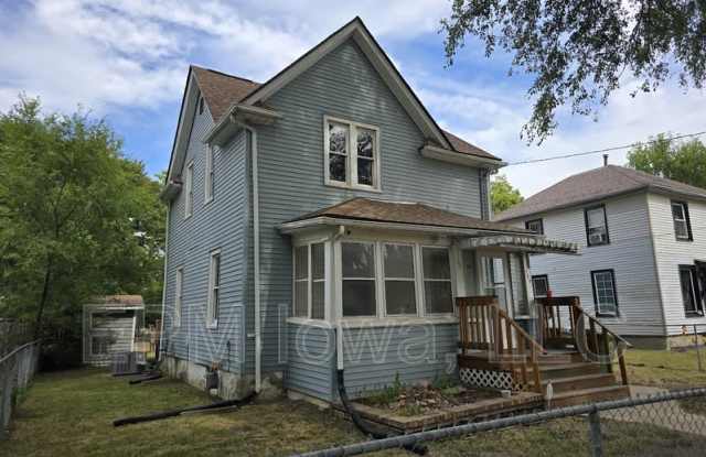 220 Center Street - 220 Center Street, Waterloo, IA 50703