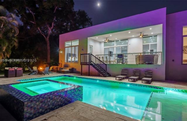 1759 SW 30th Pl Gallery 2