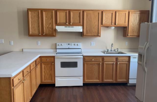 102 2nd Ave SW- 5 photos photos