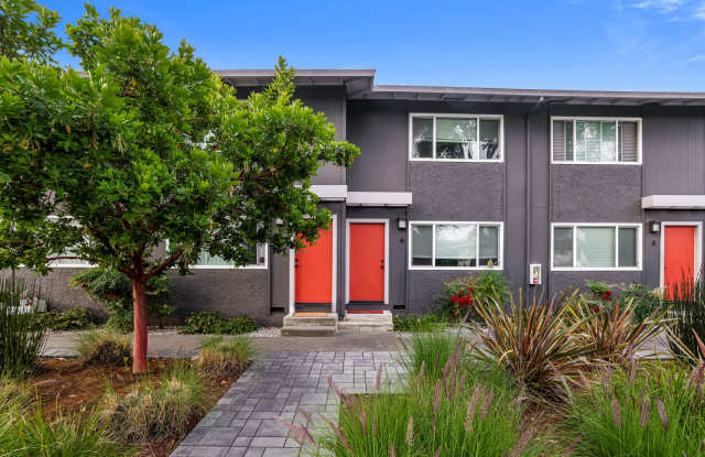 Sunnyvale Townhome with Private Fenced Backyard photos photos