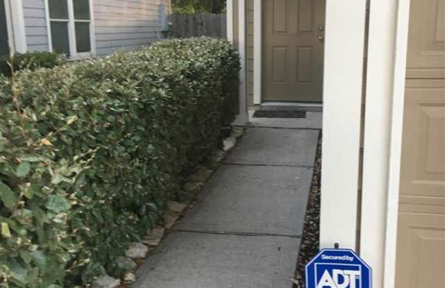 6815 Independence Boulevard Gallery 2