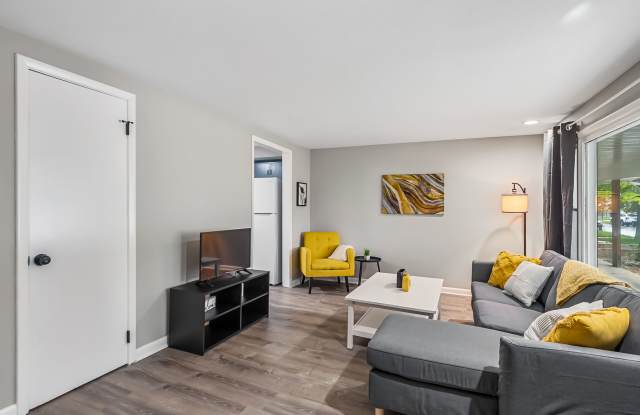 322-324 West Rensselaer Street photos photos