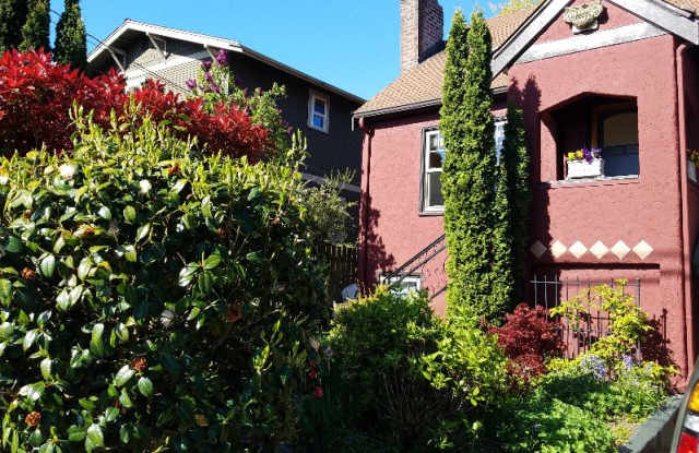 11021 Fremont Ave N - 11021 Fremont Avenue North, Seattle, WA 98133
