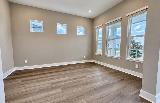 16477 SILVER BROOK Way Gallery 4