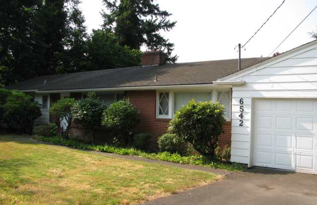 6542 SW Seymour Street ~ Beautifully Refreshed Single Level Home! Gallery 4